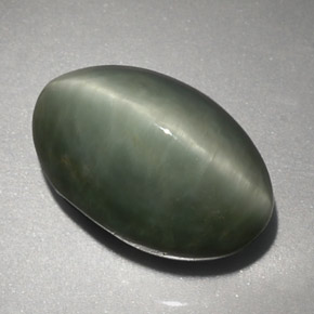 Quartz cat's eye verde natural 6,45ct, corte oval, opaco