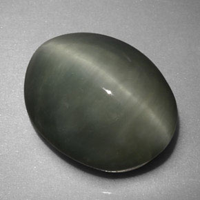 Quartz cat's eye verde natural 6,16ct, corte oval, opaco