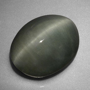 Quartz cat's eye verde natural 6,16ct, corte oval, opaco