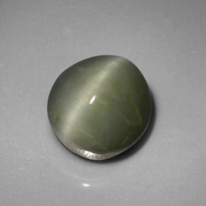 Quartz cat's eye verde natural 5,45ct, corte oval, opaco
