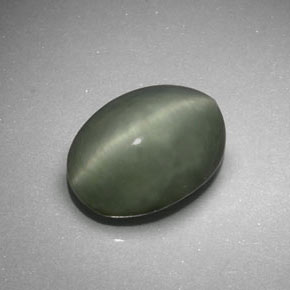 Quartz cat's eye verde natural 6,41ct, corte oval, opaco