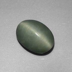 Quartz cat's eye verde natural 4,48ct, corte oval, opaco