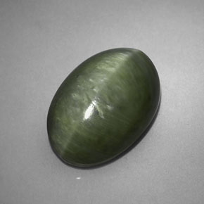 Quartzo olho de gato verde natural 5,72ct, corte oval, opaco