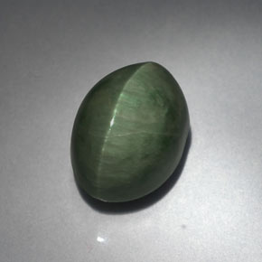 Quartz cat's eye verde natural 5,53ct, corte oval, opaco