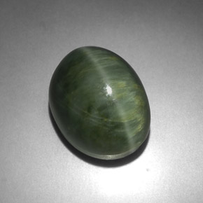 Quartz cat's eye verde natural 7,21ct, corte oval, opaco