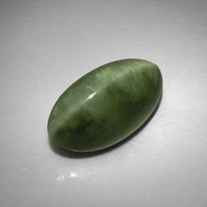 Quartzo olho de gato verde natural 4,90ct, corte oval, opaco