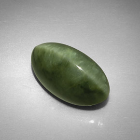 Quartzo olho de gato verde natural 4,90ct, corte oval, opaco