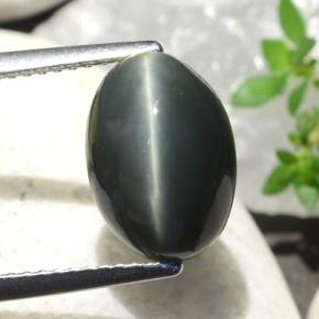 Quartz cat's eye verde natural 5,06ct, corte oval, opaco