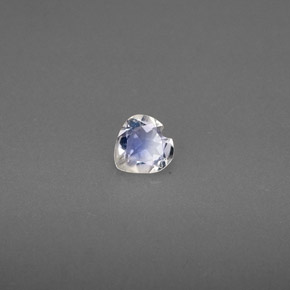 Pedra da lua arco-íris branco natural 0,22ct, formato de coração, transparente