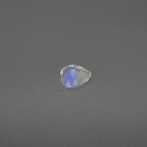 Pedra da lua arco-íris branco natural 0,22ct, formato de coração, transparente