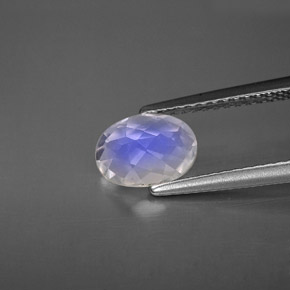 Pedra da lua arco-íris branco natural 0,99ct, corte oval, VVS-VS