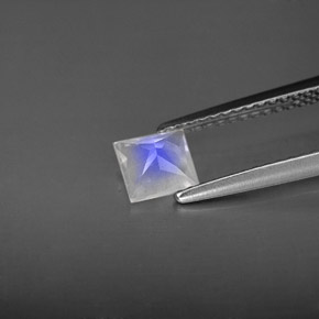 Pedra da lua arco-íris branco natural 0,56ct, quadrado, VS