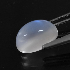 Pedra da lua arco-íris branco natural 2,75ct, corte oval, transparente