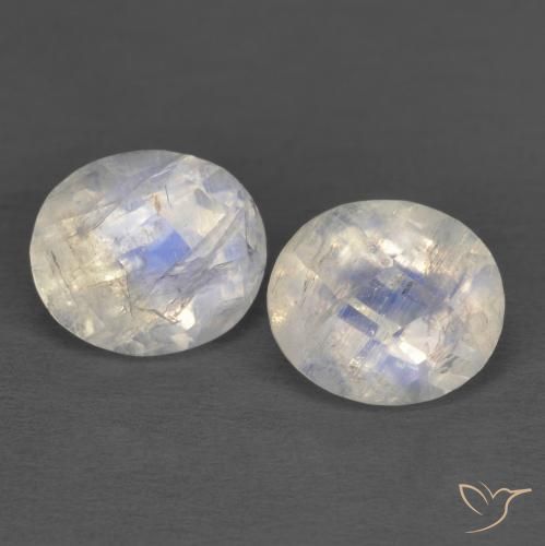 Pedras preciosas de Pedra da Lua Arco-Íris Branco azulado natural de 2.43 ct, oval, Translúcido