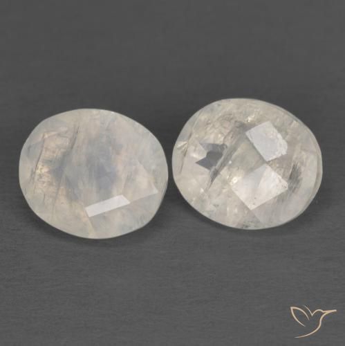Pedras preciosas de Pedra da Lua Arco-Íris Branco azulado natural de 2.17 ct, oval, Translúcido