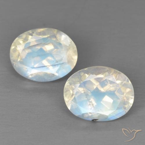 3.92ctw Natural Branco azulado Pedra da Lua Arco-Íris, oval, Transparente