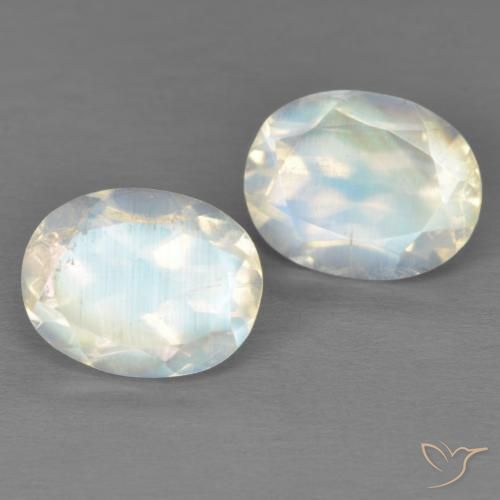 Pedras preciosas de Pedra da Lua Arco-Íris Branco azulado natural de 4.18 ct, oval, Transparente
