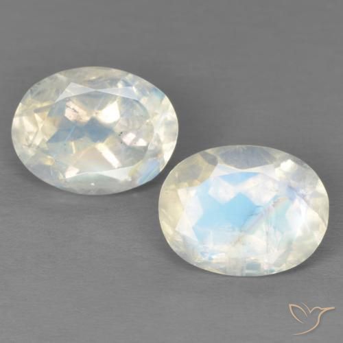 Pedras preciosas de Pedra da Lua Arco-Íris Branco azulado natural de 3.96 ct, oval, Transparente