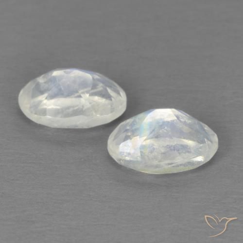 Pedras preciosas de Pedra da Lua Arco-Íris Branco azulado natural de 1.02 ct, oval, Transparente