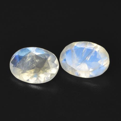 Pedras preciosas de Pedra da Lua Arco-Íris Branco azulado natural de 1.11 ct, oval, Transparente