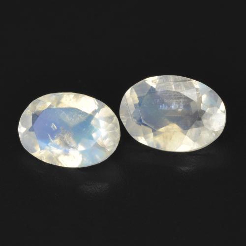 Pedras preciosas de Pedra da Lua Arco-Íris Branco azulado natural de 1.35 ct, oval, Transparente