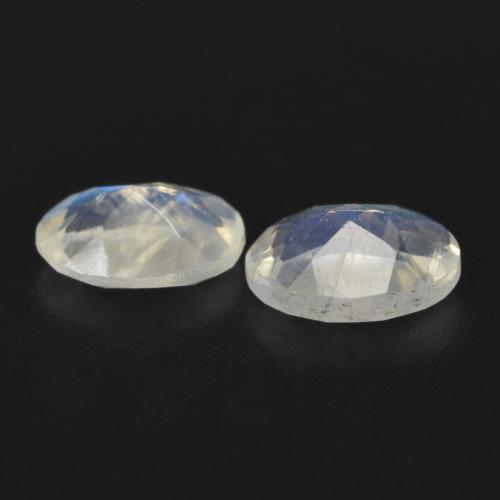 Pedras preciosas de Pedra da Lua Arco-Íris Branco azulado natural de 1.35 ct, oval, Transparente