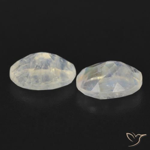 Pedras preciosas de Pedra da Lua Arco-Íris Branco azulado natural de 1.67 ct, oval, Transparente