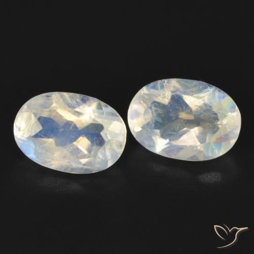 Pedras preciosas de Pedra da Lua Arco-Íris Branco azulado natural de 1.56 ct, oval, Transparente