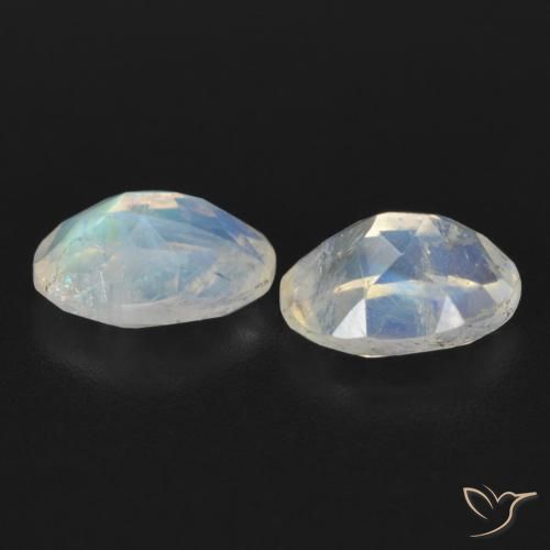 Pedras preciosas de Pedra da Lua Arco-Íris Branco azulado natural de 1.71 ct, oval, Transparente