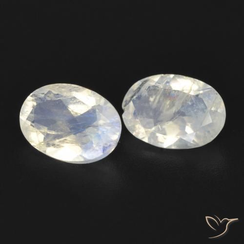 Pedras preciosas de Pedra da Lua Arco-Íris Branco azulado natural de 1.39 ct, oval, Transparente