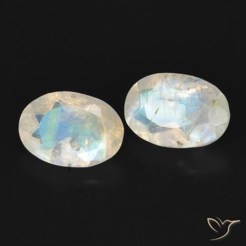 Pedras preciosas de Pedra da Lua Arco-Íris Branco azulado natural de 1.51 ct, oval, Transparente