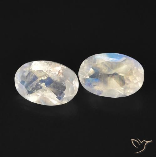 Pedras preciosas de Pedra da Lua Arco-Íris Branco azulado natural de 0.96 ct, oval, Transparente