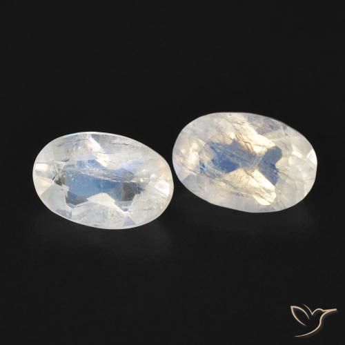 Pedras preciosas de Pedra da Lua Arco-Íris Branco azulado natural de 0.89 ct, oval, Transparente