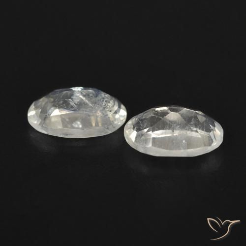 Pedras preciosas de Pedra da Lua Arco-Íris Branco azulado natural de 0.83 ct, oval, Transparente