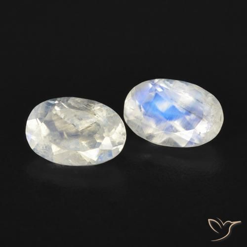Pedras preciosas de Pedra da Lua Arco-Íris Branco azulado natural de 0.95 ct, oval, Transparente