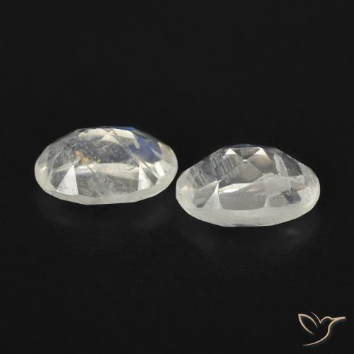 Pedras preciosas de Pedra da Lua Arco-Íris Branco azulado natural de 0.95 ct, oval, Transparente