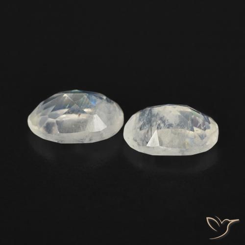 Pedras preciosas de Pedra da Lua Arco-Íris Branco azulado natural de 0.82 ct, oval, Transparente