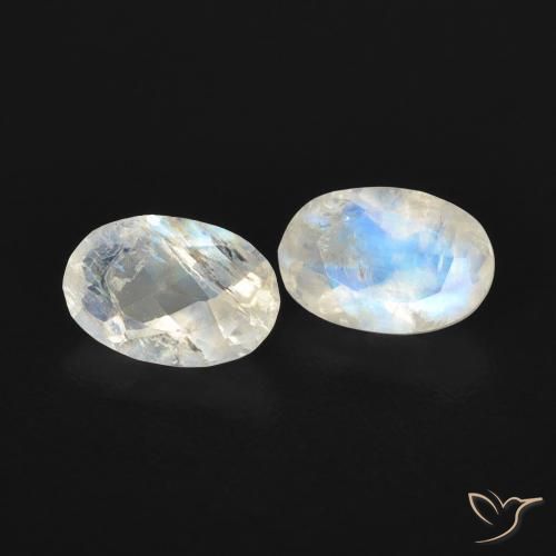 Pedras preciosas de Pedra da Lua Arco-Íris Branco azulado natural de 0.88 ct, oval, Transparente
