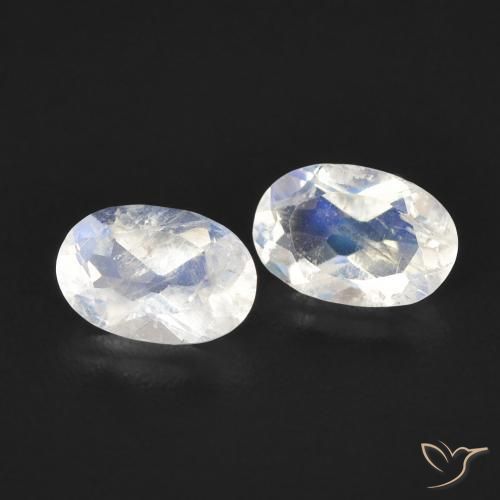 Pedras preciosas de Pedra da Lua Arco-Íris Branco azulado natural de 0.88 ct, oval, Transparente