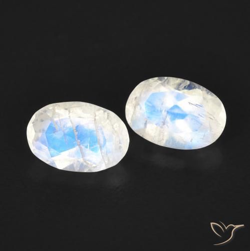 Pedras preciosas de Pedra da Lua Arco-Íris Branco azulado natural de 0.87 ct, oval, Transparente