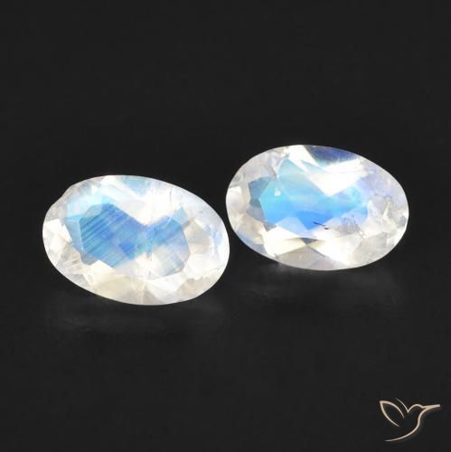 Pedras preciosas de Pedra da Lua Arco-Íris Branco azulado natural de 0.83 ct, oval, Transparente