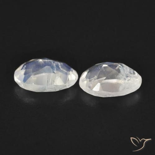 Pedras preciosas de Pedra da Lua Arco-Íris Branco azulado natural de 0.83 ct, oval, Transparente