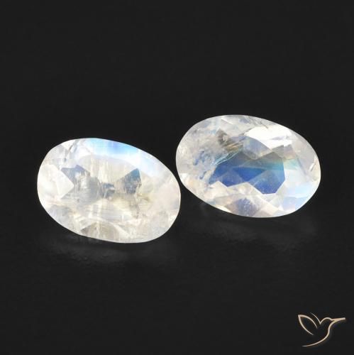 Pedras preciosas de Pedra da Lua Arco-Íris Branco azulado natural de 0.81 ct, oval, Transparente