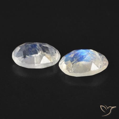 Pedras preciosas de Pedra da Lua Arco-Íris Branco azulado natural de 0.84 ct, oval, Transparente