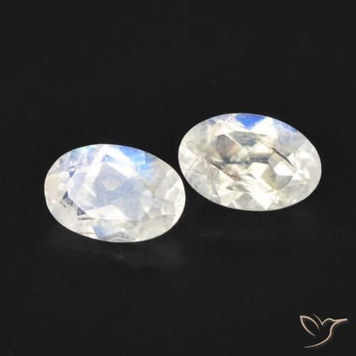 Pedras preciosas de Pedra da Lua Arco-Íris Branco azulado natural de 0.95 ct, oval, Transparente