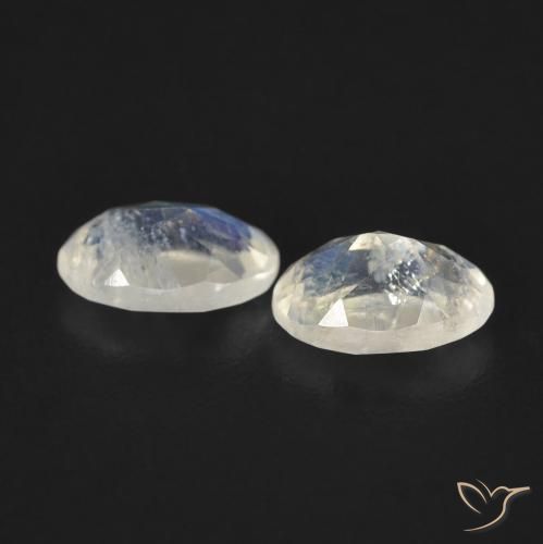 Pedras preciosas de Pedra da Lua Arco-Íris Branco azulado natural de 0.87 ct, oval, Transparente