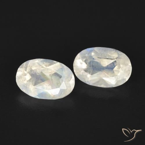 Pedras preciosas de Pedra da Lua Arco-Íris Branco azulado natural de 0.94 ct, oval, Transparente