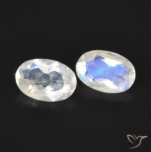Pedras preciosas de Pedra da Lua Arco-Íris Branco azulado natural de 0.73 ct, oval, Transparente