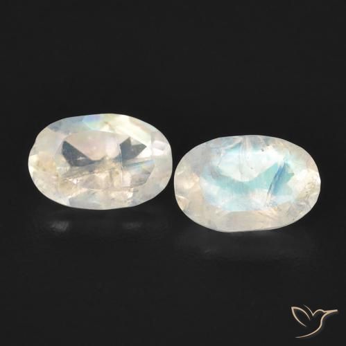 0.88ctw Natural Branco azulado Pedra da Lua Arco-Íris, oval, Transparente