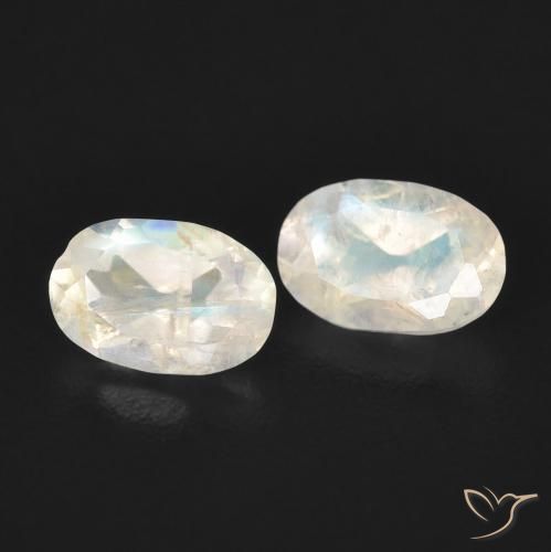 Pedras preciosas de Pedra da Lua Arco-Íris Branco azulado natural de 0.88 ct, oval, Transparente